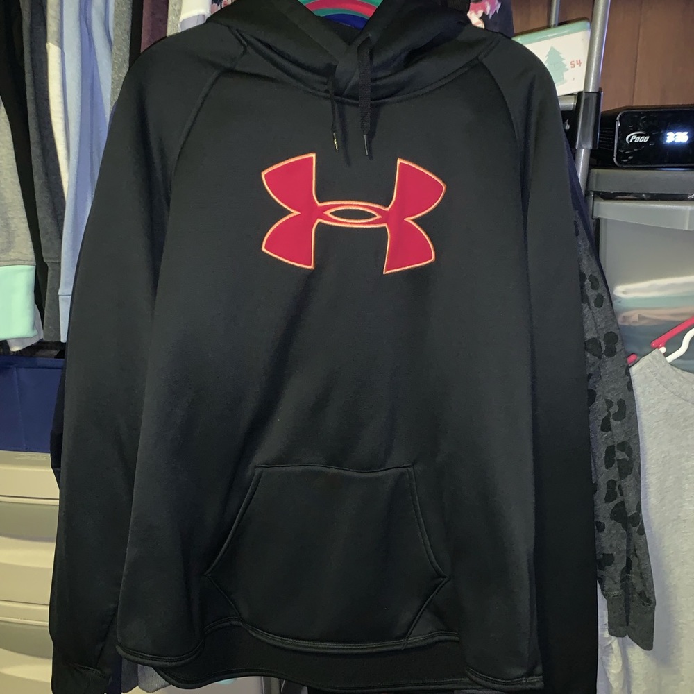 🍓Excellent condition Under Armour sweatshirt XL